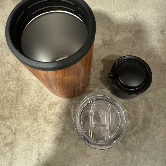 Brumate tri can cooler with cover lid and ice block - Picture 6 of 7